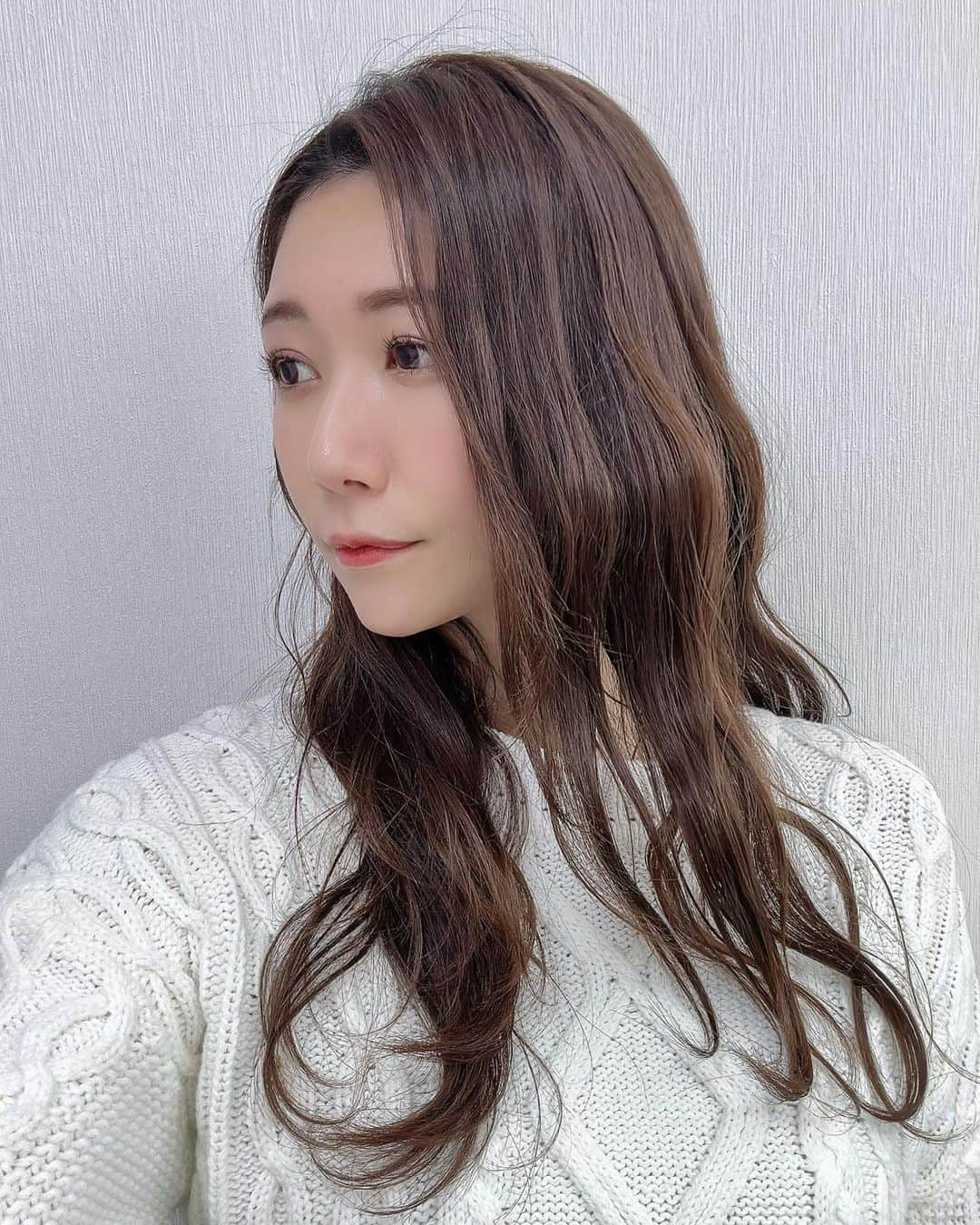 穂川果音さんのインスタグラム写真 - (穂川果音Instagram)「hair style  波巻き🌊だよ！ 私も自分でやってみたいけど、波波するの難しそう🤔って思ってるヘアスタイルです  #ナチュラルヘア #大人めコーデ #ダウンスタイル　#イヤリング　#ゆる巻きヘア　#アベプラ　#お天気お姉さんコーデ　#大人めヘアアレンジ #ゆる巻き　#波巻きパーマ 　#hairstyle #hairarrange #1月コーデ　#アベプラ　#気象予報士　#weatherforecast」1月24日 12時04分 - hokawakanonn