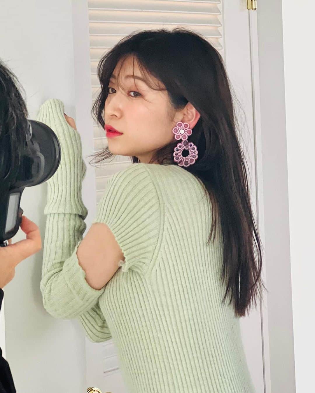 吉田朱里さんのインスタグラム写真 - (吉田朱里Instagram)「@ray.magazine 発売中☺️❤️ ファッション企画💓 @katouchan と 珍しいペアショット👯‍♀️ . チェックしてね🫶」1月24日 14時53分 - _yoshida_akari