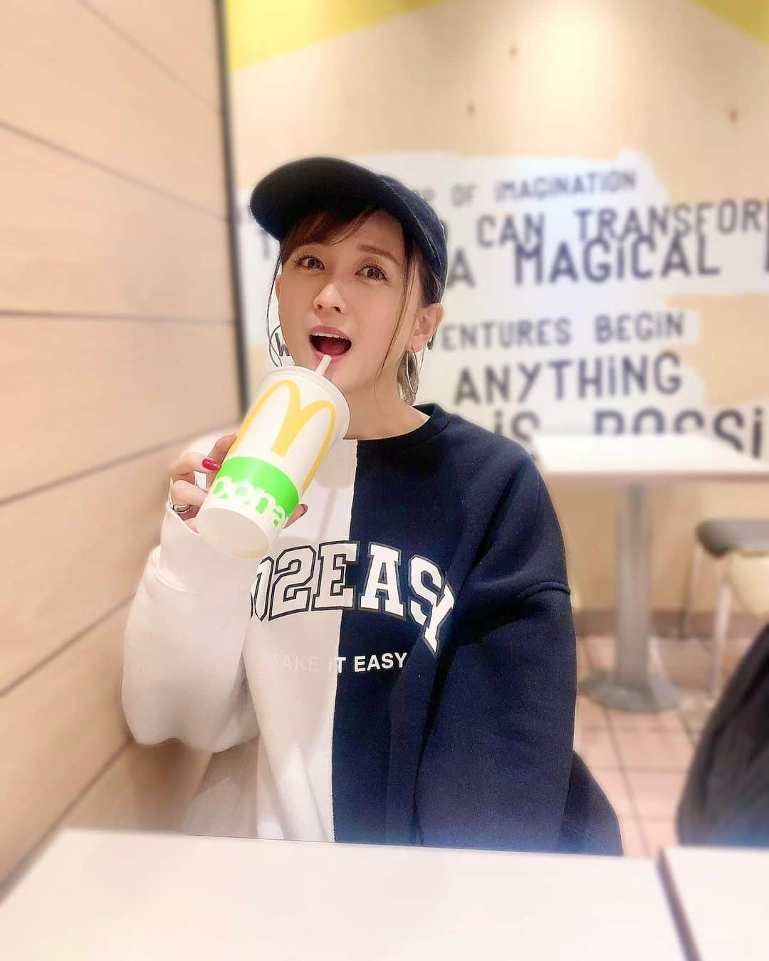 小松彩夏さんのインスタグラム写真 - (小松彩夏Instagram)「⁡ 2023年マック始め💛笑 ちなみにいつもてりやきセットです😋✌️ ⁡ どうやら日本は10年に一度の大寒波だとか☃️ ⁡ 皆さん暖かくして過ごしてくださいね❣️ ⁡ #マック #マック #大好き #寒波 #暖かくして #過ごしてね」1月24日 17時59分 - official_ayaka_502