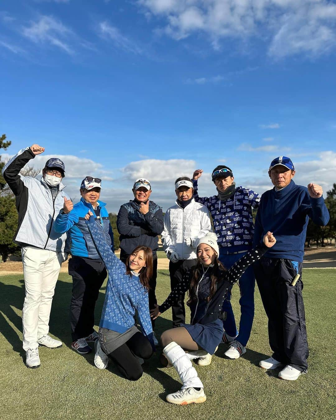 江原詩織さんのインスタグラム写真 - (江原詩織Instagram)「先日は第5回 あるあるコンペでした⛳️  お天気に恵まれて青空加工なしの快晴🌈笑  初のスクランブル方式でのチーム戦で、私はみなちゃんと一緒のチームBlueでした🐬💙  これまで個人では上位に食い込むことすら難しかったけど、チーム戦では何度もバーディーチャンスがきて、プロの様なアンダースコアで優勝争いに参戦できて大興奮でしたっ🙌❤️‍🔥  そして最高のメンバーと抜群のチームワークのお陰で初めて優勝をすることができました🥹🏆✨  新メンバーのまいまいちゃん( @maimai_fleur )も加わってより一層盛り上がっているので、これからもあるある女子 @golfjyoshi_aruaru をよろしくお願いします🤗🌈  #ゴルフ女子あるある #鎌倉パブリックゴルフ場  #あるあるコンペ #ゴルフあるある #スクランブルゴルフ  #チーム戦 #ポコちゃんズ  #ゴルフ初心者 #ゴルフ部 #ゴルフ上手くなりたい #ゴルフ好きとつながりたい #golfswing #女子ゴルフ #ゴルフ女子 #ゴルフ男子 #ゴルファー #golfrange #golflife #golfer #golf #골프 #กอล์ฟ #高尔夫球 #golfstagram #instagolf」1月24日 20時09分 - shiori__golf