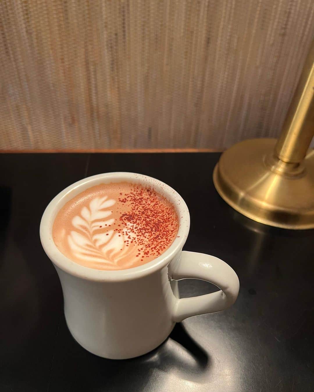 斉藤里奈さんのインスタグラム写真 - (斉藤里奈Instagram)「ごくごくいけちゃうほろあまにがのカフェモカが超美味しいのと店員さんがいい感じで好きーーーなカフェ」1月24日 22時48分 - rina_pyonpyon
