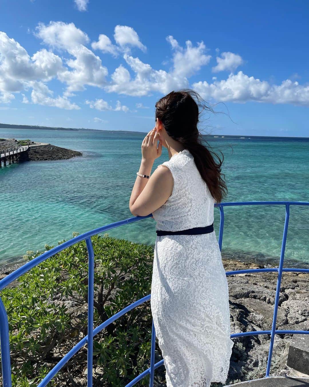小川理子さんのインスタグラム写真 - (小川理子Instagram)「まえの沖縄から、1年くらい空いてしまったけど、やっと来月沖縄に行けます🏖写真の時は11月後半だったのに、暖かくてこの服装で大丈夫だったの！！  沖縄好きだから楽しみ♡ 今回はとりあえず往復チケット買って、プランはあとで考えようとしたの。そしたらもうすぐ２月で焦ってる💦 はやいね。。 せっかくだからプロ野球キャンプも観てくるつもりだよー‼︎⚾️晴れますように♡  #沖縄旅行🌺 #沖縄観光 #沖縄ビーチ #沖縄ポートレート #ポートレート撮ってる人と繋がりたい #沖縄写真 #カメラ好きと繋がりたい #被写体女子 #ポートレートモデル撮影 #恩納村ビーチ #恩納村 #japanesebeach #okinawabeach #okinawatrip #okinawaphotography」1月24日 23時18分 - ogawariko11