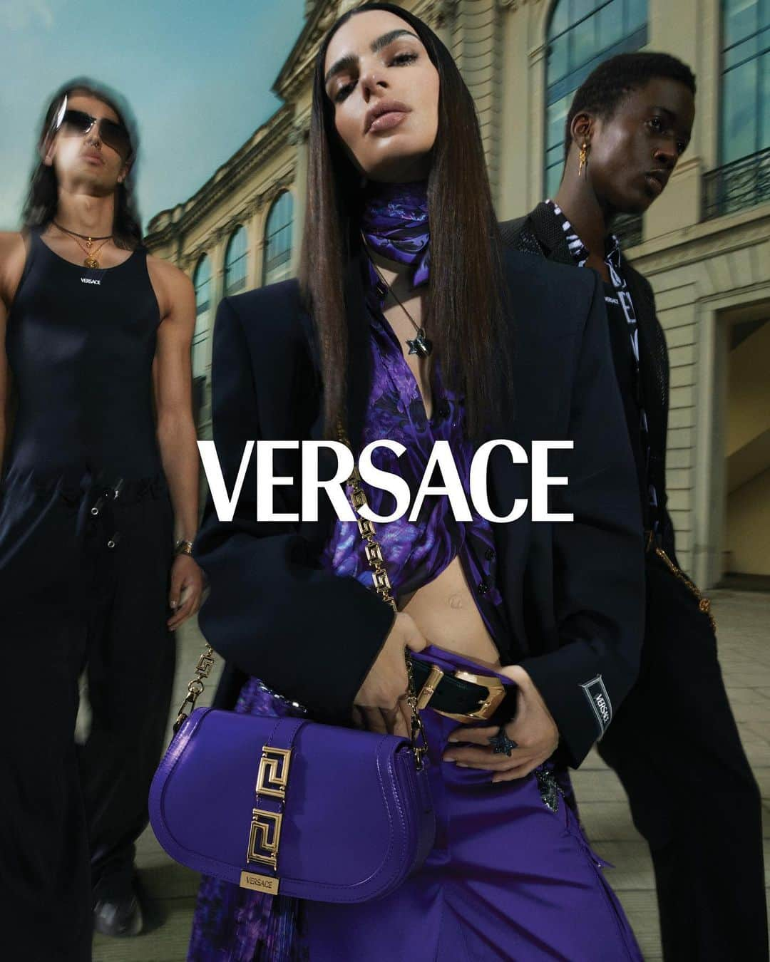 エミリー・ラタコウスキーさんのインスタグラム写真 - (エミリー・ラタコウスキーInstagram)「💜VERSACE SS23 💜 There really are no words. Thank you @donatella_versace for this incredible honor. Being the face of @versace has always been a dream of mine and I had to continually pinch myself on set to make sure I was actually there! @donatella_versace you are a wonderful friend and I feel so lucky to know you and to work with you. Thank you to the brilliant team of v special folks @versace and of course @mertalas @macpiggott @piergiorgio and @kjeldgaard1. Adore you all.」1月24日 23時48分 - emrata