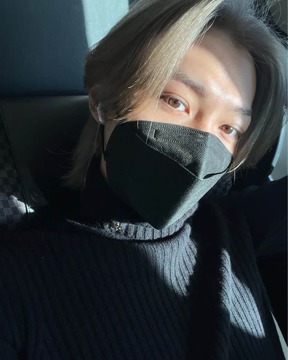 Stray Kidsさんのインスタグラム写真 - (Stray KidsInstagram)「🐈‍⬛💛🖤   #straykids #felix #youmakestraykidsstay」1月25日 10時36分 - realstraykids