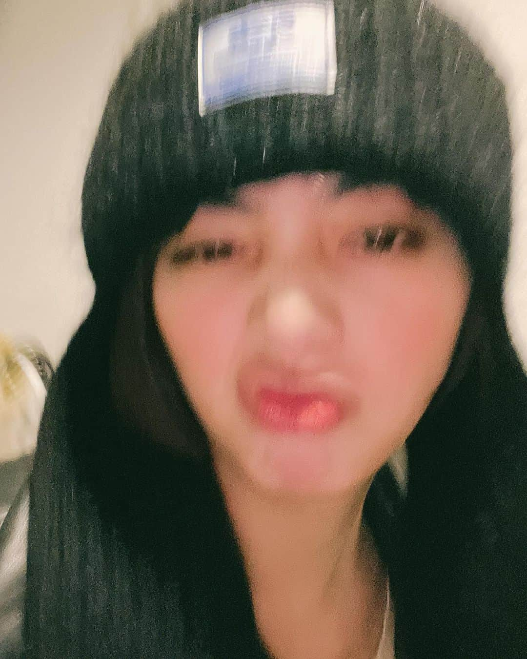 池田エライザさんのインスタグラム写真 - (池田エライザInstagram)「🥶🙅🏻‍♀️🤷🏻‍♀️」1月25日 12時27分 - elaiza_ikd