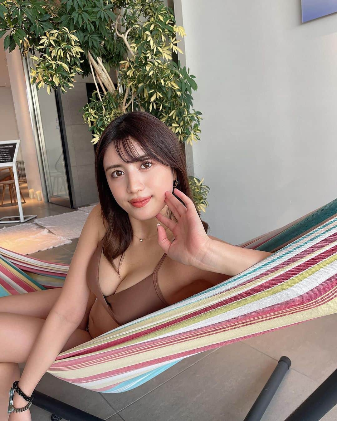 御子柴かなさんのインスタグラム写真 - (御子柴かなInstagram)「ハンモックは酔うから座る派です🧎‍♀️」1月25日 16時09分 - kanakana2510