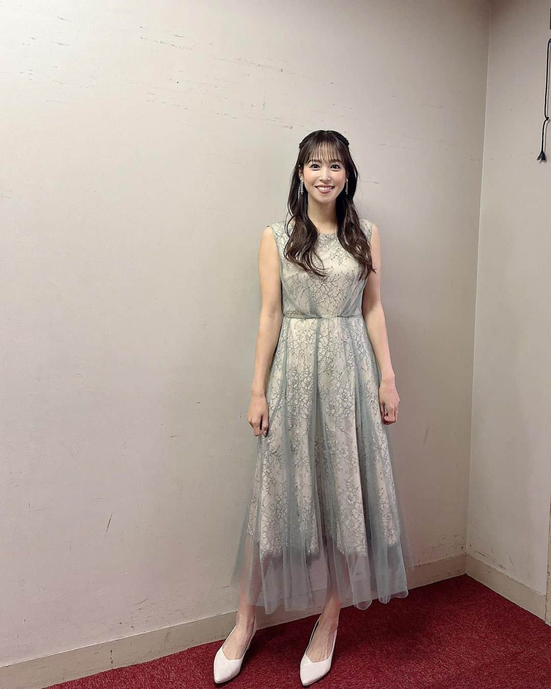 鷲見玲奈さんのインスタグラム写真 - (鷲見玲奈Instagram)「. 昨日と一昨日は表彰式の司会のお仕事でした🌸  ありがたいことに、もう何度も司会を務めさせて頂いているのですが、毎回関わらせて頂く度に、皆さんのコメントや熱意に刺激を受けます✨ 今回も皆さんいい表情だったなぁ😌  衣装はこんな感じでした！  #スミ衣装 #司会のお仕事」1月25日 16時24分 - sumi__reina