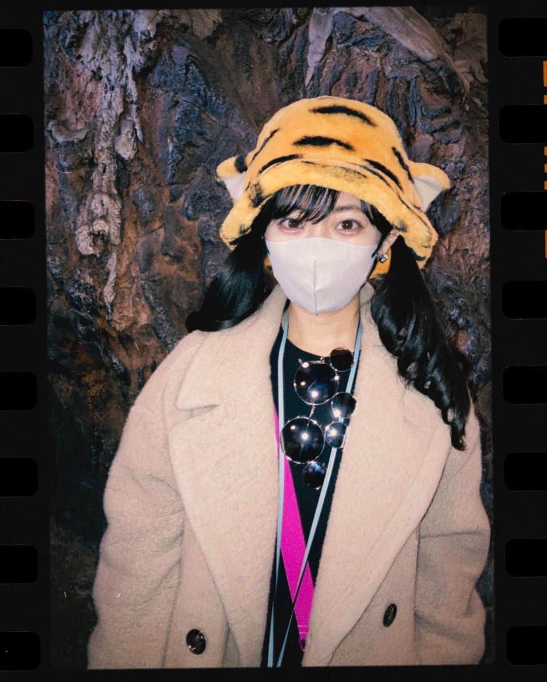 白戸ゆめのさんのインスタグラム写真 - (白戸ゆめのInstagram)「📸  このカメラアプリすごいエモい  ビリーブの場所取りで 2時間半地蔵したけど😂 シェリーメイの被り物のおかげで なんとか寒さをしのげました🧸笑  頭は1個なのに何個買ってるんだろう、、、😇」1月25日 20時21分 - yumeno.s_