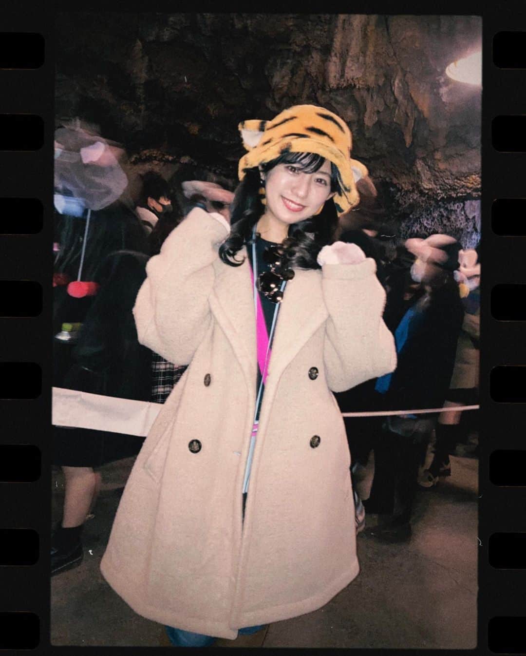 白戸ゆめのさんのインスタグラム写真 - (白戸ゆめのInstagram)「📸  このカメラアプリすごいエモい  ビリーブの場所取りで 2時間半地蔵したけど😂 シェリーメイの被り物のおかげで なんとか寒さをしのげました🧸笑  頭は1個なのに何個買ってるんだろう、、、😇」1月25日 20時21分 - yumeno.s_