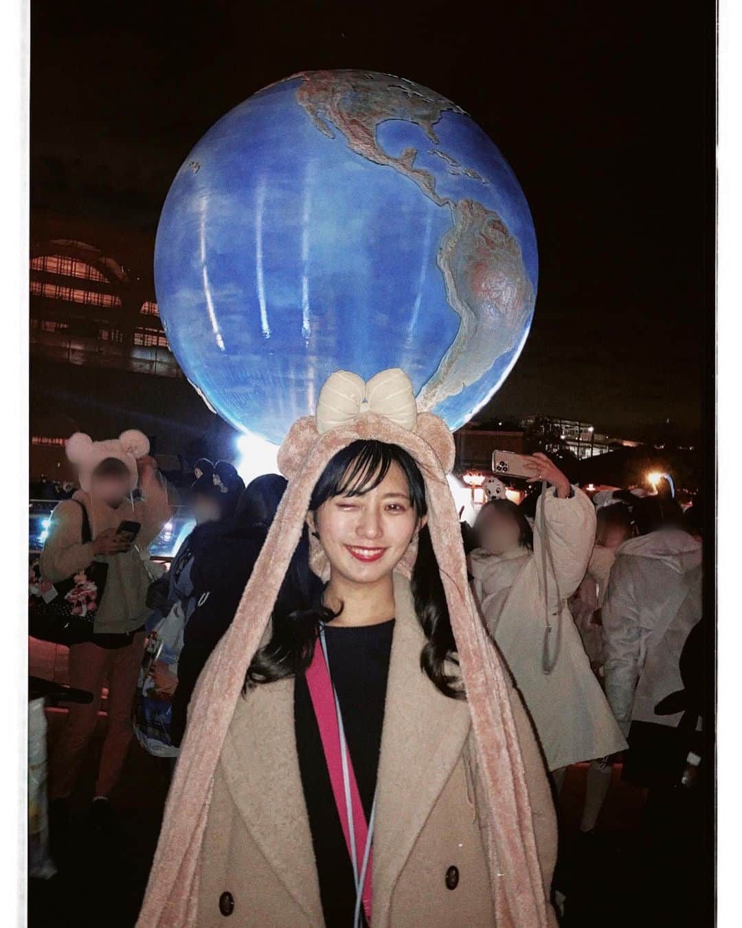 白戸ゆめのさんのインスタグラム写真 - (白戸ゆめのInstagram)「📸  このカメラアプリすごいエモい  ビリーブの場所取りで 2時間半地蔵したけど😂 シェリーメイの被り物のおかげで なんとか寒さをしのげました🧸笑  頭は1個なのに何個買ってるんだろう、、、😇」1月25日 20時21分 - yumeno.s_