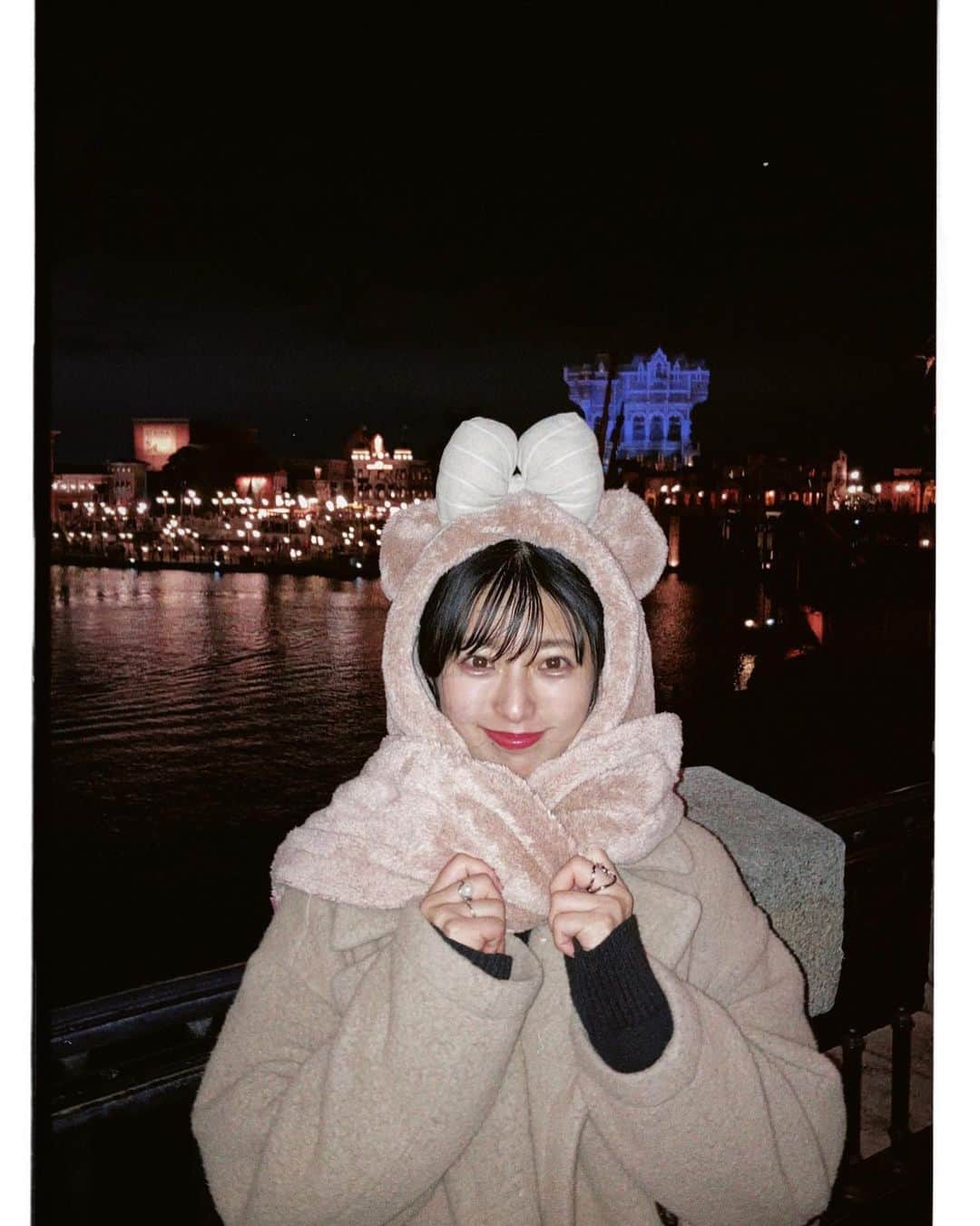白戸ゆめのさんのインスタグラム写真 - (白戸ゆめのInstagram)「📸  このカメラアプリすごいエモい  ビリーブの場所取りで 2時間半地蔵したけど😂 シェリーメイの被り物のおかげで なんとか寒さをしのげました🧸笑  頭は1個なのに何個買ってるんだろう、、、😇」1月25日 20時21分 - yumeno.s_