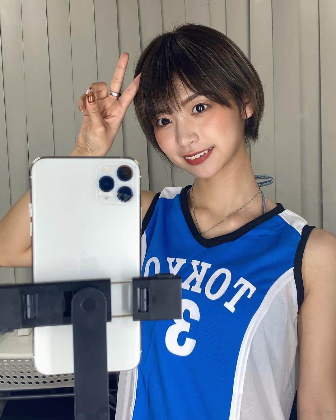 小坂田純奈さんのインスタグラム写真 - (小坂田純奈Instagram)「バスケのユニフォーム🏀🔥 ずっと女バスしてたんだけど、似合ってる？💙  バスケまた早くしたーい！！  #バスケ女子 #バスケ部 #女バス #ショート女子 #ユニフォーム #バスケ好き」1月25日 21時17分 - official_junata