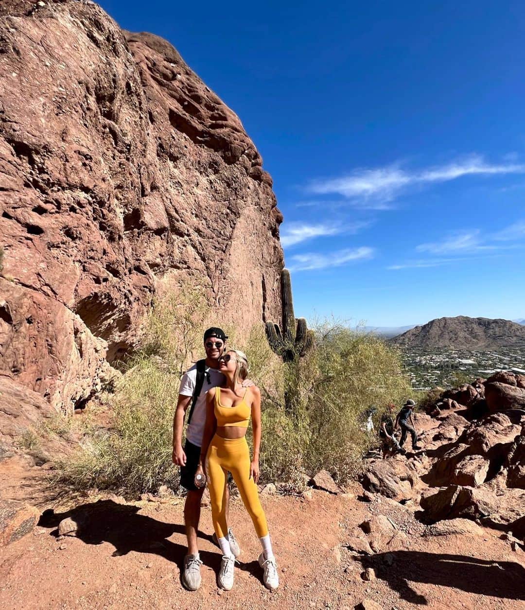 Alexa Collinsさんのインスタグラム写真 - (Alexa CollinsInstagram)「I feel like I need to talk more about personal experiences on here. Here’s that one time I hiked up Camelback mountain with the absolute wrong shoes, not enough water, and no hiking gear. This experience was full of dehydration, sweating, swelling (yes my fingers became extremely large and my rings got stuck on my hands), and seeing throw up on every other rock. Although it was a rough experience, we were able to get to the top, and it was beautiful. Not sure how this was possible but hey, at least I didn’t have a heat stroke. Camelback = 1, Alexa = 0.」1月25日 22時47分 - alexacollins