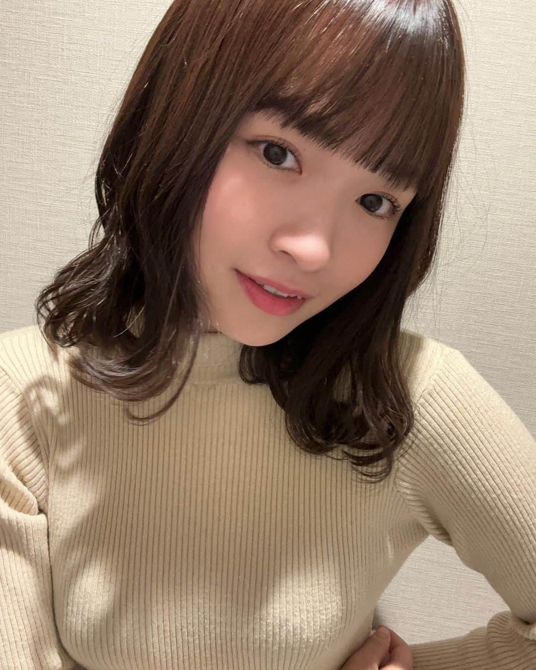 百川晴香さんのインスタグラム写真 - (百川晴香Instagram)「昨日 @mizuki_hair_0619 ちゃんに髪の毛ちゅるんちゅるんにしてもらいましたあああ☺️👏💓  最後髪の毛巻いてくれてかわちぃ💓  BetyのMVのヘアメはじめ日頃のケアも本当にありがとう🤤🤤🤤   #japanesegirl #idol #ヘアケア #ヘアカット #アイドル #千歳船橋 #ヘアサロン」1月26日 11時10分 - momokawaharuka