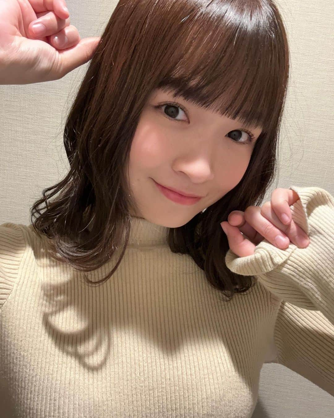 百川晴香さんのインスタグラム写真 - (百川晴香Instagram)「昨日 @mizuki_hair_0619 ちゃんに髪の毛ちゅるんちゅるんにしてもらいましたあああ☺️👏💓  最後髪の毛巻いてくれてかわちぃ💓  BetyのMVのヘアメはじめ日頃のケアも本当にありがとう🤤🤤🤤   #japanesegirl #idol #ヘアケア #ヘアカット #アイドル #千歳船橋 #ヘアサロン」1月26日 11時10分 - momokawaharuka