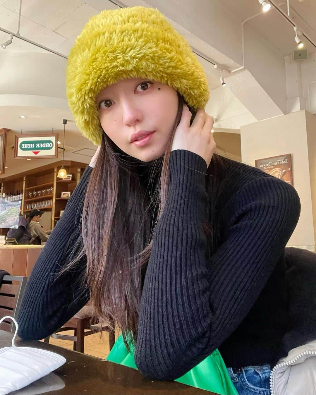 松島花さんのインスタグラム写真 - (松島花Instagram)「: しふく☕️💭💛💚 髪の毛の静電気がすごい🙄 : #ootd #outfit #hanaoutfit #花私服 #私服」1月26日 17時23分 - hana_matsushima_official