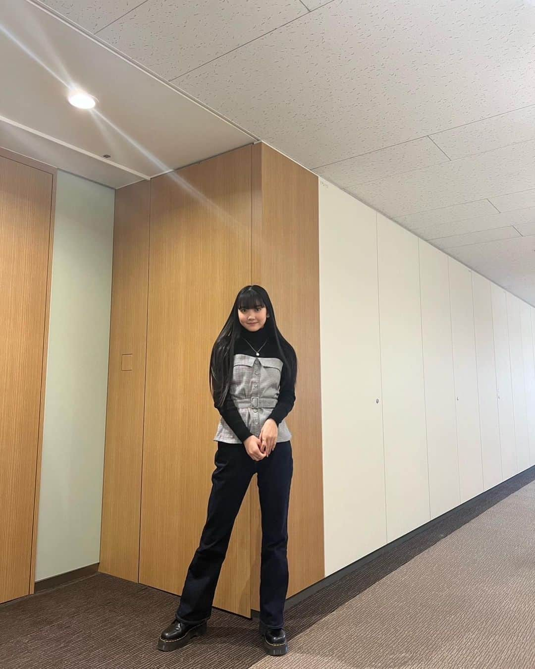 Girls²さんのインスタグラム写真 - (Girls²Instagram)「♡♡♡ 未渚美です🌷💞 ⁡ 私服〜〜🫶🏻🖤 ⁡ 冬はハイネックを着たくなる、、🌨🤍 久しぶりにイヤリング付けてみたりもしましたっ ⁡ 髪とお洋服の色合いが真逆な最最コンビの写真も載せてみるっ！！！！！！ ⁡ #LoveGenic #そんなのずるいじゃん #ByeByeBye #UNCOOL #Girls2 #ガールズガールズ #小田柚葉 #隅谷百花 #鶴屋美咲 #小川桜花 #増田來亜 #菱田未渚美  #山口綺羅 #原田都愛 #石井蘭」1月26日 18時38分 - girls2_official