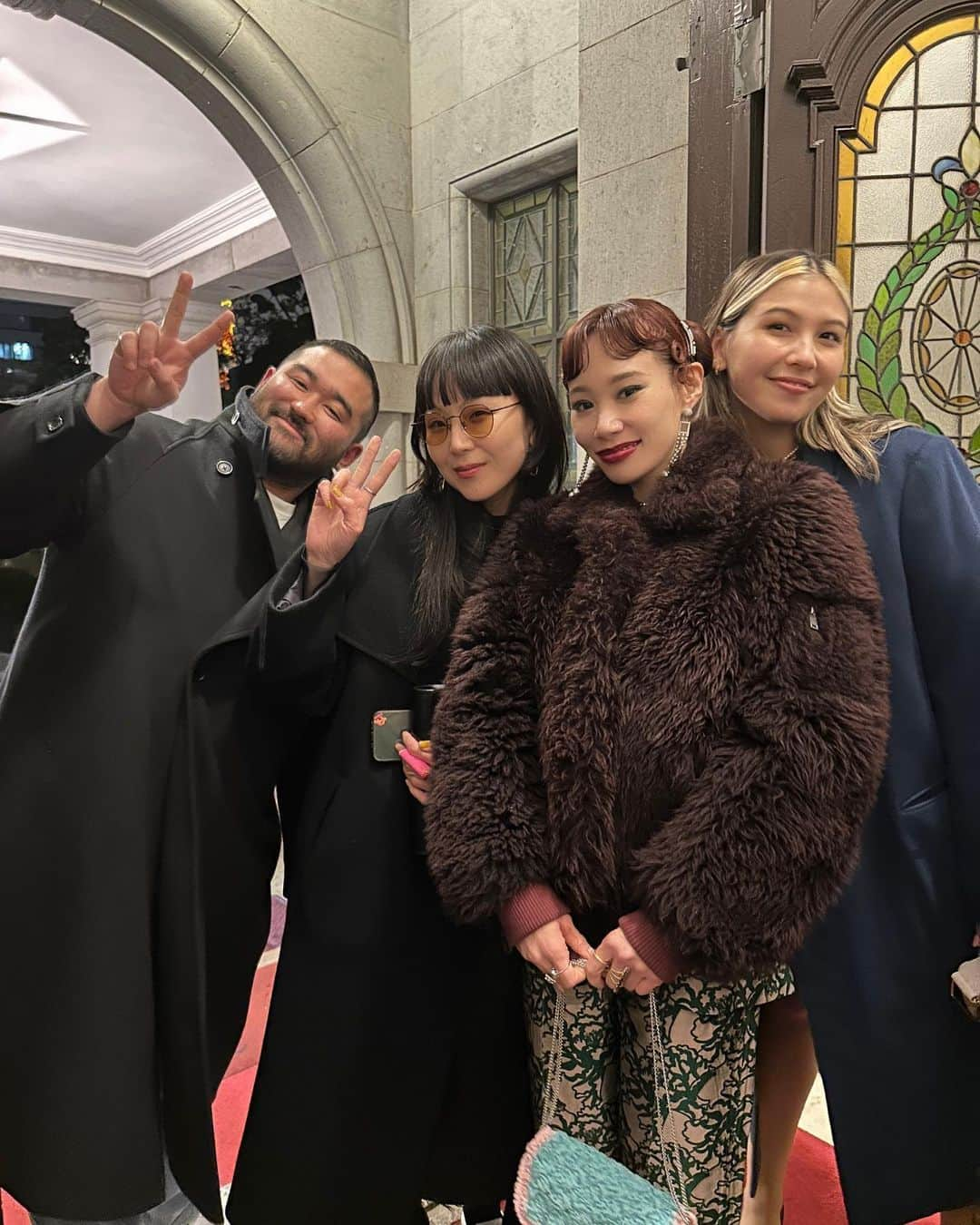 マドモアゼル・ユリアさんのインスタグラム写真 - (マドモアゼル・ユリアInstagram)「Beautiful night with @rogervivier and @gherardofelloni 🍽️🌸 Thank you for having me💖 I love when Gherardo sang “la vie ne rose” in Japanese!🌹🎌  先日のロジェヴィヴィエのディナーでは、ゲストの皆様と素敵なひと時を過ごさせて頂きました☺️✨ 長テーブルでのディナーって圧巻です🍽️ ゲラルドが、la vie en roseの美空ひばりバージョンを日本語で歌ってくれました🌹🫶🏻  #rogervivier #ロジェヴィヴィエ #lavieenrose」1月26日 21時13分 - mademoiselle_yulia