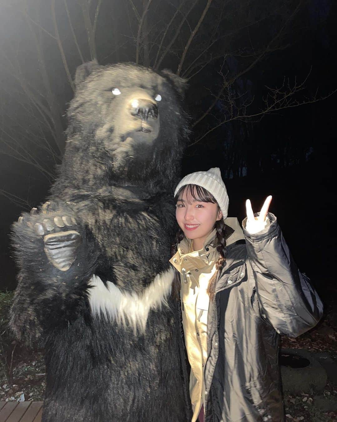 小高サラさんのインスタグラム写真 - (小高サラInstagram)「突破ファイル🐻 今回もありがとうございました！  熊さんわざわざ撮影後にもう一回外出て写真撮ってくださいました、、嬉しい、優しい！  TVerで見逃し配信もやってるのでそちらも是非！」1月26日 21時46分 - sara_odaka_official