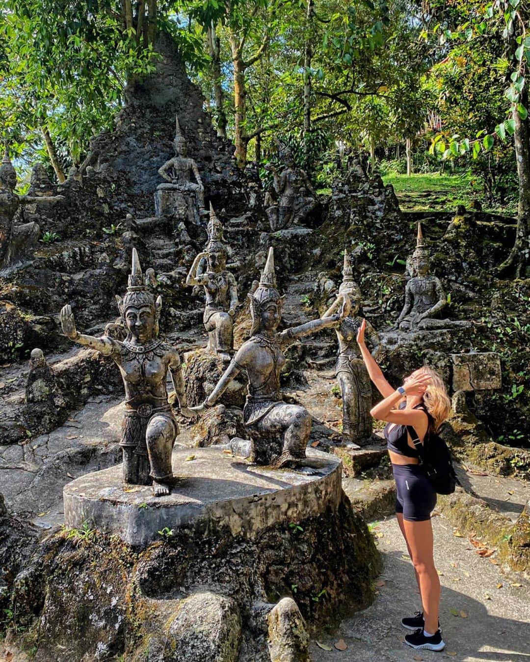 Weronika Bielikさんのインスタグラム写真 - (Weronika BielikInstagram)「Life lately ✨  Places to visit in Koh Samui: - Elephant sanctuary called Haven 🙌🏻 - pig island  - magic Buddha garden  - try local Roti pancakes and mango sticky rice 🫠 - Na muang 2 waterfall with an awesome hike  - silver beach that looks like beaches in Seychelles」1月26日 23時07分 - veronicabielik
