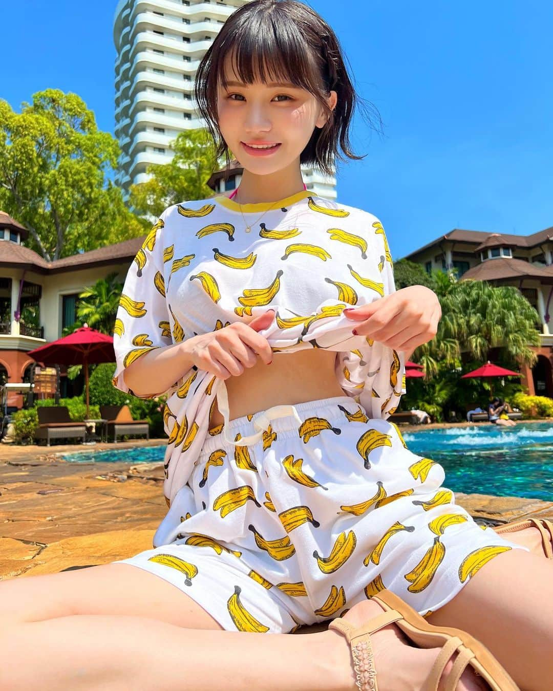 みもれもんさんのインスタグラム写真 - (みもれもんInstagram)「Today, I went to the pool in Pattaya👙🫶 I'm too scared to ride a banana boat, so I'll enjoy it with a banana set up🍌I bought the banana setup at a clothing store in Bangkok👀🍋  こんにちは〜🍋🌈 今日はパッタヤーのプールに 来てみましたぁ👙🫶 私は海よりプール派です🥳🥳 バナナボートは怖くて乗れないから バナナのセットアップで楽しむよ🍌 バナナのセットアップは バンコクの洋服屋さんで買いました👀  #これがこう #タイ #バンコク#みもれもん#Mimolemon #japanesegirl #黒髪 #ショートヘア#ボブ #人像攝影 #粉我 #日本女孩  #japan #portrait  #Thailand #Bangkok #fantia #intercontinental」1月27日 13時12分 - mimore_mon0929