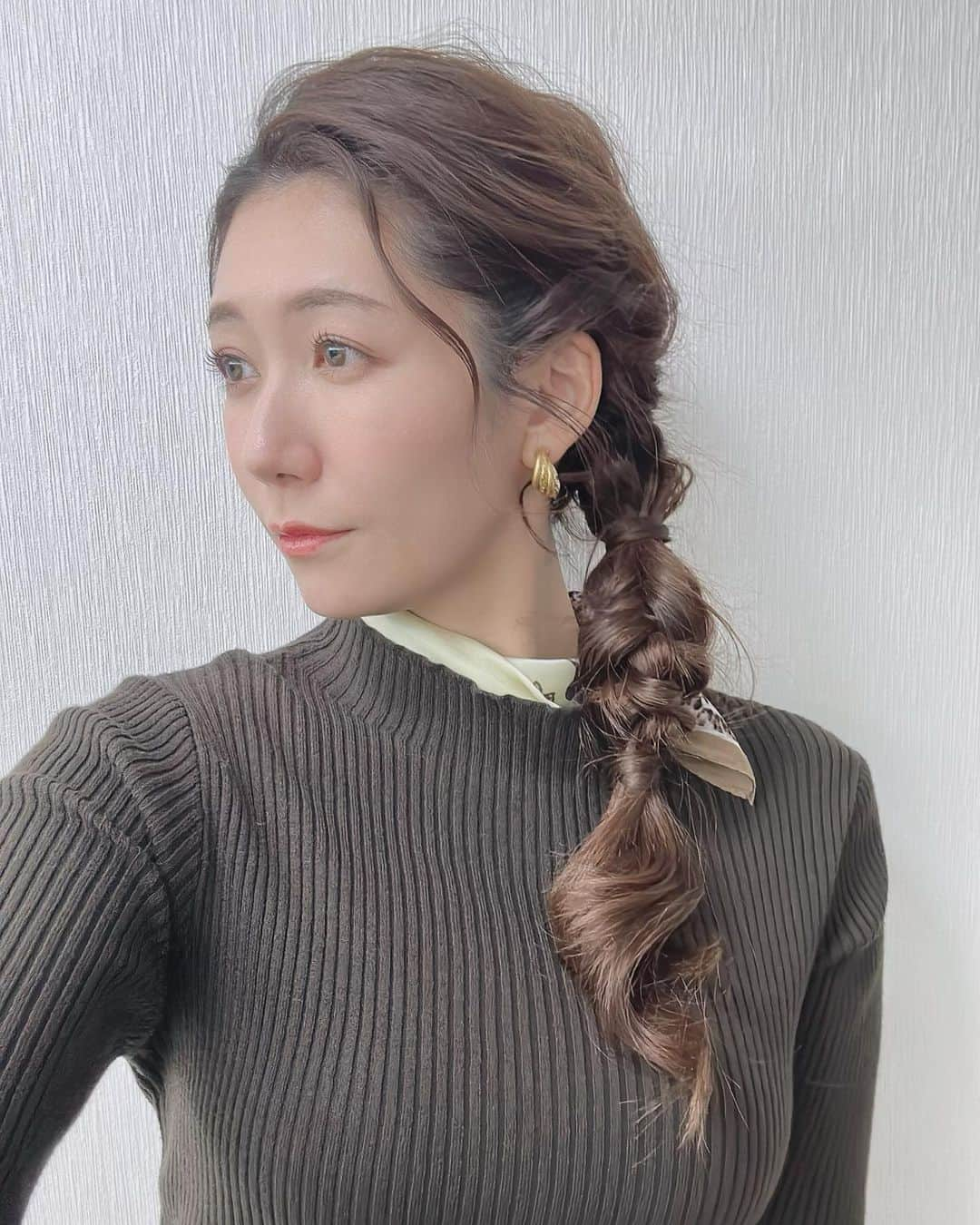 穂川果音さんのインスタグラム写真 - (穂川果音Instagram)「hair style  サイド編み下ろしヘアです😊  #hairstyle #hairarrange #編み下ろしヘア　#編み下ろしスタイル　#編み下ろしアレンジ　#アベプラ　#abema #穂川果音 #気象予報士　#weatherforecast #気象キャスター　#セントフォース　#サイド編み下ろしヘア　#サイド編み下ろし　#サイド寄せアレンジ」1月27日 14時27分 - hokawakanonn