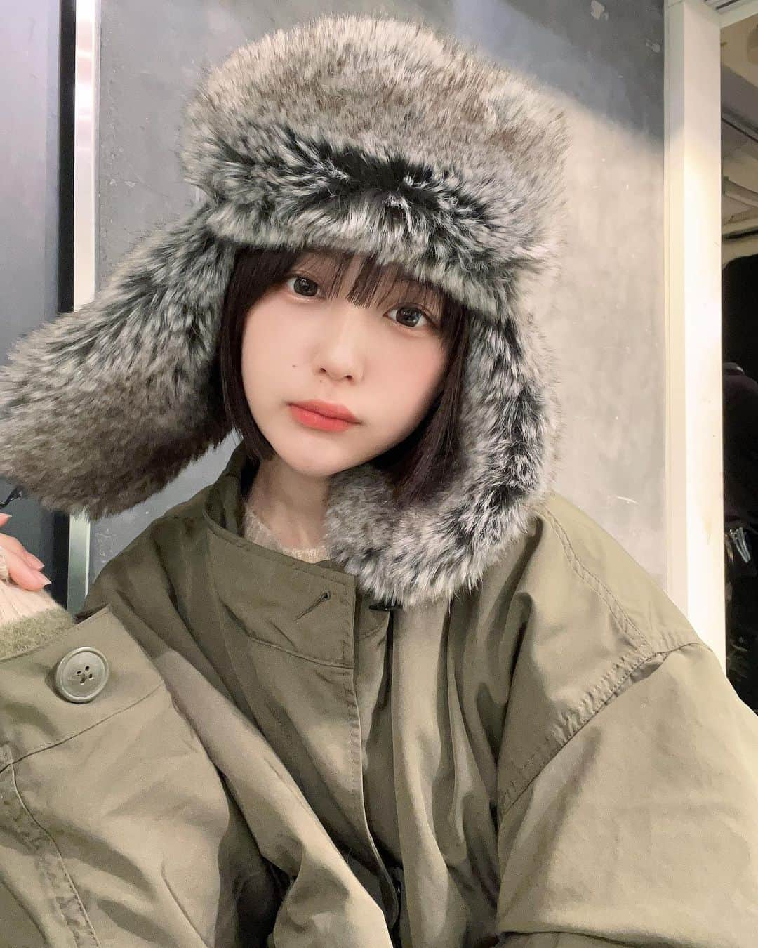 なえなのさんのインスタグラム写真 - (なえなのInstagram)「大寒波えぐ〜だったね🥶 みんな風邪ひいてない大丈夫？  今日はロケだったんだけど 通りかかったお肉屋さんのメンチカツを食べた^^ 寒いところで食べるあったかいものって余計美味しく感じるだね  昨日ははやみんのところで トリートメントしてもらった👍 ｻﾗｻﾗ〜ｱﾘｶﾞﾄ〜👍」1月27日 17時23分 - naenano0114