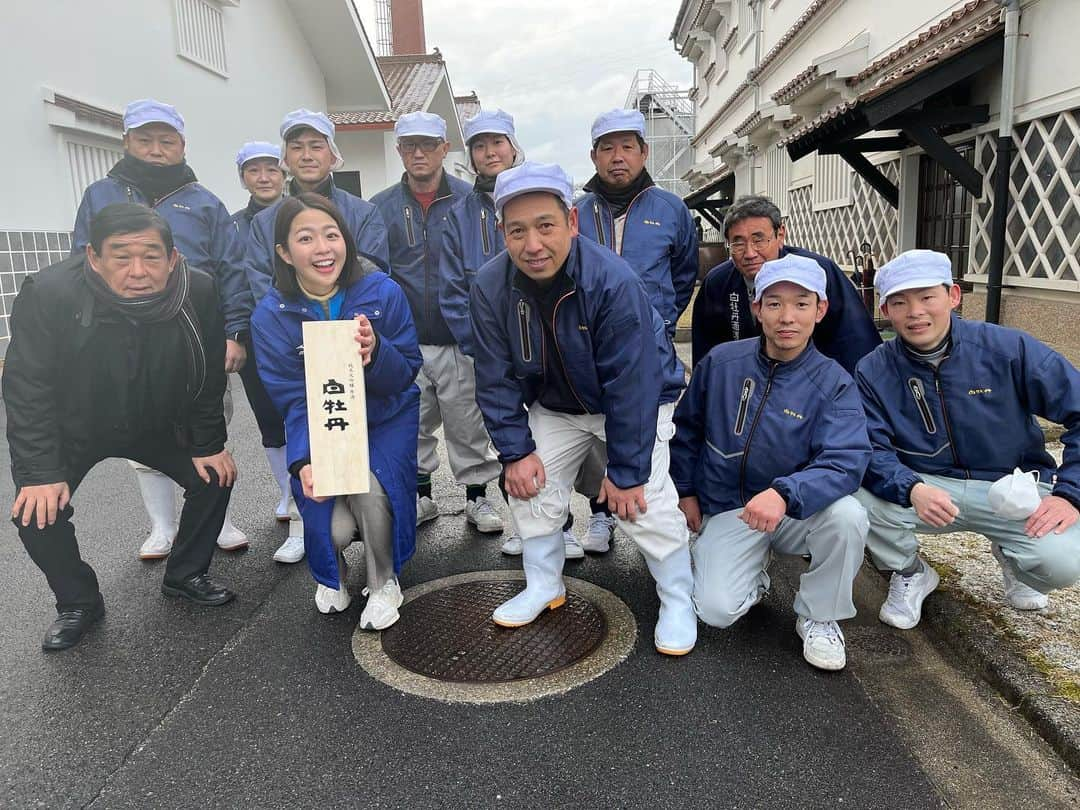 渕上沙紀さんのインスタグラム写真 - (渕上沙紀Instagram)「【THETIME中継】 今日は広島県最古の酒蔵、白牡丹から中継でした🍶 日本酒は空気が綺麗な寒い朝に仕込むのがいいらしく、朝5時から仕込みを始めるみなさん。 美味しい日本酒を造るために頑張るみなさんの姿を見て、本当に尊敬しました😌 そして中継後にいただいた白牡丹が、冷えた身体に染み渡りました〜✨ ご覧いただきありがとうございました🍶🍶 #thetime#白牡丹#日本酒#寒仕込み」1月27日 19時08分 - saki_fuchigami