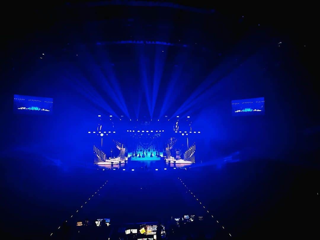 ITZYさんのインスタグラム写真 - (ITZYInstagram)「ITZY THE 1ST WORLD TOUR <CHECKMATE> in #SINGAPORE  MIDZY~! Are you ready~?  See you tomorrow❤️‍🔥  #ITZY #MIDZY  #ITZY_WORLD_TOUR ✈️」1月27日 20時38分 - itzy.all.in.us
