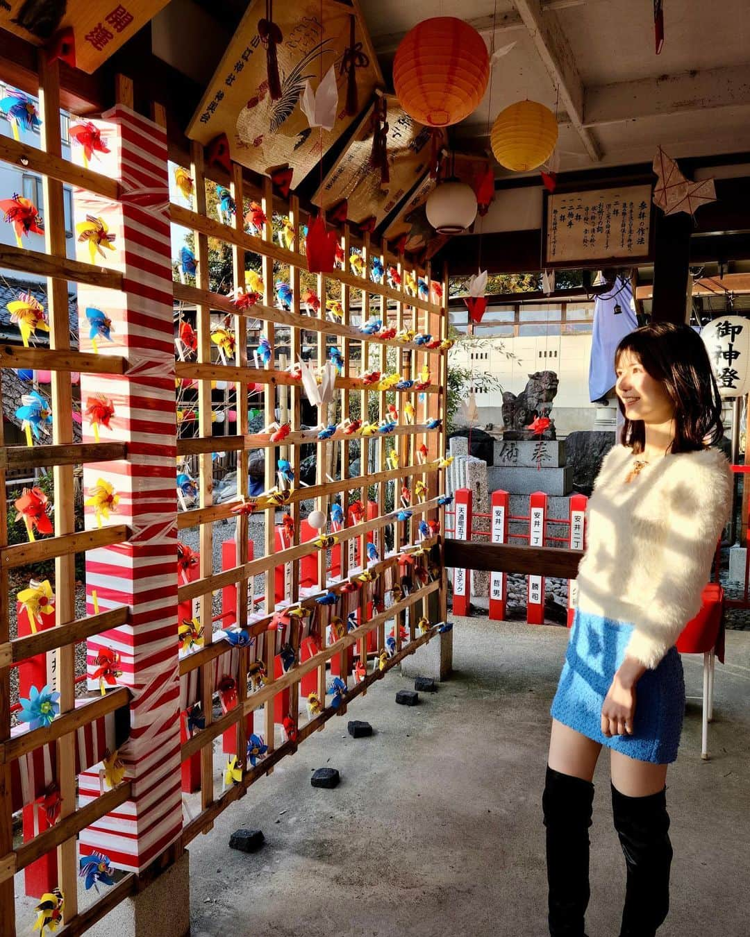 IKUMIさんのインスタグラム写真 - (IKUMIInstagram)「⛩ 名古屋に可愛い神社発見😍  別小江神社（わけおえじんじゃ）ってとこ⛩🤍  住宅街にひっそりあって🫣 御朱印6年連続日本一の神社らしい👀 知らなかった🫥  安産子授け、縁結び、金運、諸願成就にご利益があるみたい♥  どこもかしこも可愛かったから女子旅におすすめのスポット🌿  .  #別小江神社 #わけおえ神社 #名古屋#名古屋市#名古屋観光#名古屋旅行#神社巡り#神社 #神社好きな人と繋がりたい #御朱印巡り #名古屋市#愛知旅行#愛知観光#インスタ映えスポット #ニーハイブーツ#ロングブーツ#美脚#モデルになりたい #モデルさんと繋がりたい#japaneseculture #shrine #japanesegirl #asiangirls #asianbeauty #asianmodel #女子旅#高身長モデル#高身長女子 #国内旅行#高身長コーデ #縁結び」1月27日 21時41分 - miiiino3o