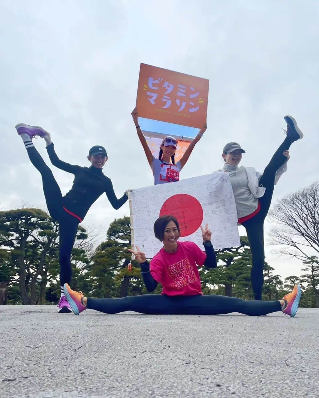 杏奈さんのインスタグラム写真 - (杏奈Instagram)「世界を駆ける朋ちゃん @tomomi_fitness @tomomi_challenger  コスタリカ🇨🇷出国前日は朝の#朋トレ から夜の美味しい焼肉屋さん @gyusha0819 までご一緒して貰いました笑❤ 和牛と朋ちゃんの好きなガーリックライスでパワーつけてもらって今年は必ずコスタリカリベンジで走り切って最高の笑顔を世界中に届けてきてね🥰❤️‍🔥❤️‍🔥❤️‍🔥 朋ちゃん❤みんな応援してるよー🔥  来週からの朋トレは最強マネージャーのつっちー @tucci_03 と、私は運動担当でお手伝いさせて頂きます🏃🏿‍♀️ 参加者さんは缶ビール500mlお願いします🍺笑 お問い合わせはつっちーまで💁‍♂️ @tucci_03   水道橋にある焼肉屋さん @gyusha0819  は落ち着いた雰囲気で店員さんみんな親切で何頼んでもとっても美味しくて気持ち良く食事が出来たのでまた家族でも行きたいと思います✨  #水道橋焼肉#九段下焼肉#神保町焼肉 #飯田橋焼肉#神田三崎町#水道橋グルメ #千代田区焼肉#WoomyPR #朋トレ#朋トレ朝ラン部#朝ラン#朝活#ランニング」1月28日 7時55分 - anna97114