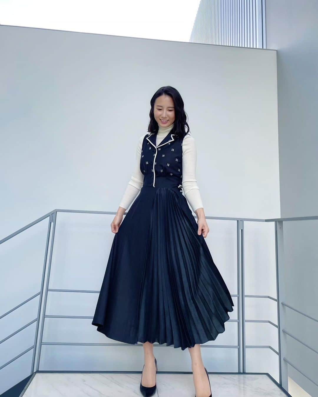 森川夕貴さんのインスタグラム写真 - (森川夕貴Instagram)「* * Outfit  1-2.blouse: Maglie   skirt & best: Liesse   Accessories:mimi33 3-4. akiko ogawa 5. tops: Tiara   skirt:INED  6. hdxuly  #衣装　#outfit #outfitoftheday #ワンピース　#モノトーンコーデ」1月28日 9時26分 - yuuki.morikawa_ex