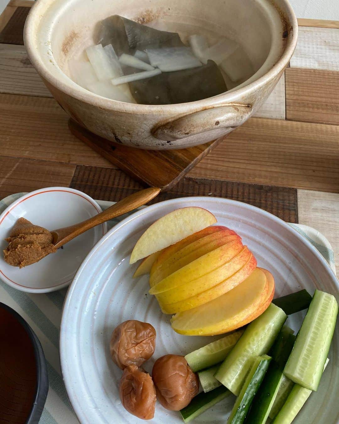 廣瀬なつきさんのインスタグラム写真 - (廣瀬なつきInstagram)「⁡ ⁡ ちゃんと回復食まで出来たのは、初！ ファスティングをしました。暴飲暴食が続いた為一度胃をお休みさせたく1dayのみで行ってみました♡ ⁡ 苦手なセロリ、パセリを抜いてもらったおかげでボトル全部美味しく頂きました!! ⁡ 総じての感想は、日頃から食生活を気をつけようと思います！」1月28日 11時09分 - i_am_na2coooo