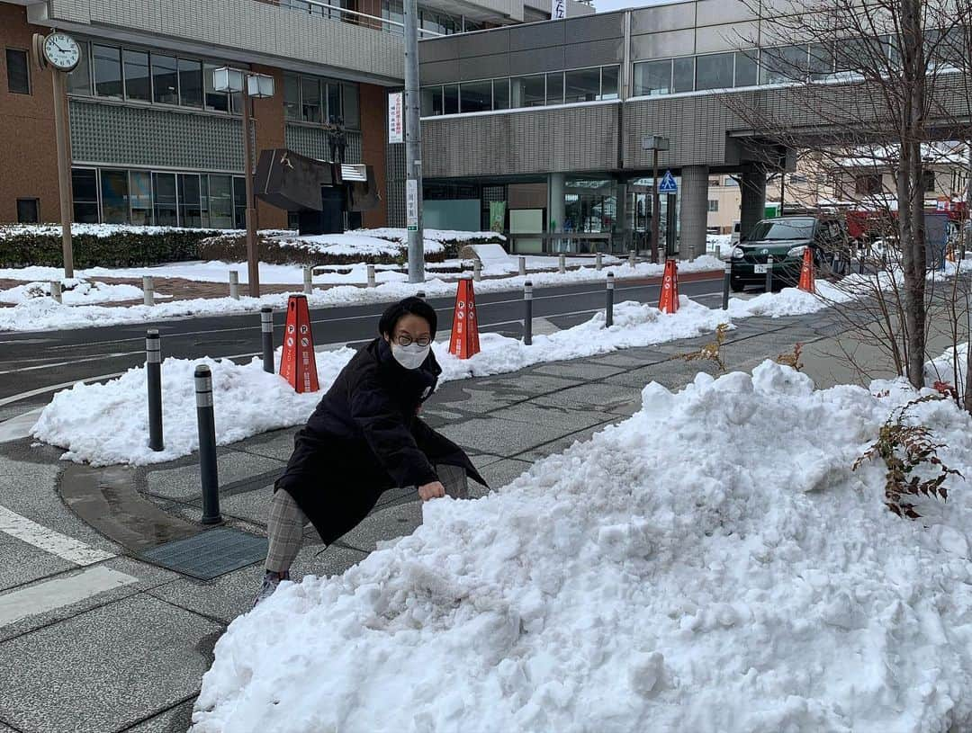 亜生さんのインスタグラム写真 - (亜生Instagram)「長野で漫才やって、その空き時間にきむさんと周辺を散策！！ なんか旅行きた気分でめちゃくちゃ楽しかった！ ちょっとしか時間なかったけど、リフレッシュできた！ きむさんありがとうございます！！！  きむ邪魔やねん！！！  #きむさんと長野 #雪がサラサラ #途中で素敵なホットドリンクも買ってもらって #寒かったけど #たのしかったなぁ #また来たい  #きむ邪魔やねん」1月28日 16時07分 - aseihurricane