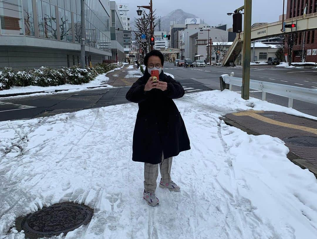 亜生さんのインスタグラム写真 - (亜生Instagram)「長野で漫才やって、その空き時間にきむさんと周辺を散策！！ なんか旅行きた気分でめちゃくちゃ楽しかった！ ちょっとしか時間なかったけど、リフレッシュできた！ きむさんありがとうございます！！！  きむ邪魔やねん！！！  #きむさんと長野 #雪がサラサラ #途中で素敵なホットドリンクも買ってもらって #寒かったけど #たのしかったなぁ #また来たい  #きむ邪魔やねん」1月28日 16時07分 - aseihurricane