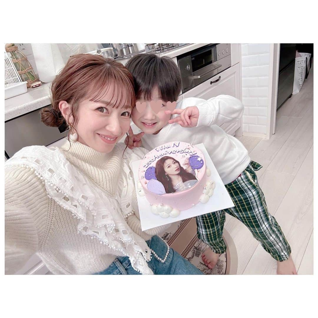 辻希美さんのインスタグラム写真 - (辻希美Instagram)「illuN一周年でケーキ🎂を頂きました🙏💕💕✨" @illun_official 二周年もどうぞ宜しくお願い致します🙏❤️✨"」1月28日 17時00分 - tsujinozomi_official