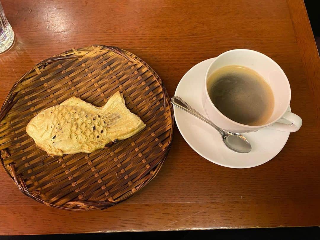 クロちゃんさんのインスタグラム写真 - (クロちゃんInstagram)「夜ご飯  たい焼き ブラックコーヒー  ダイエットにゃんにゃん♪」1月28日 19時52分 - kurochandesuwawa