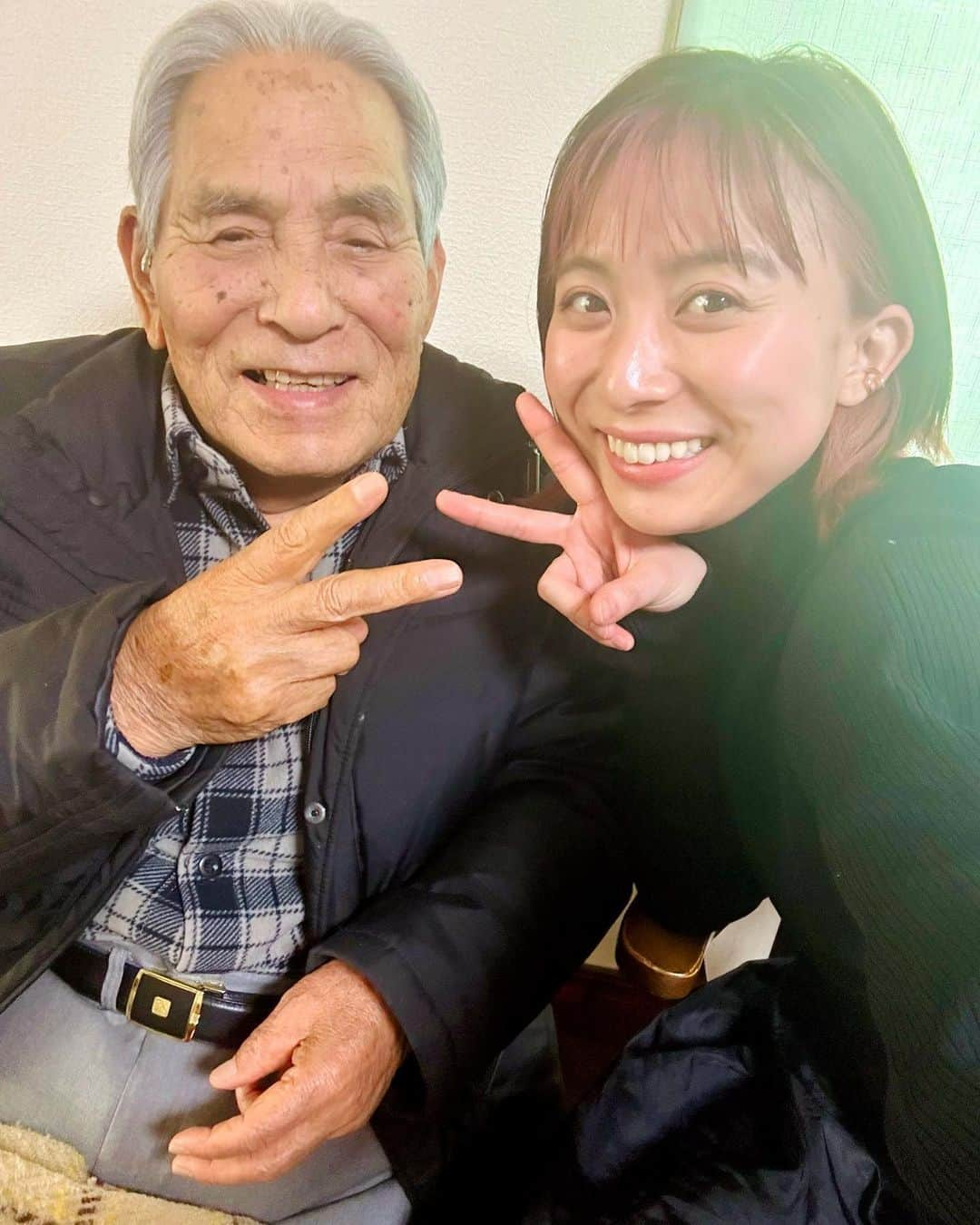 山本雪乃さんのインスタグラム写真 - (山本雪乃Instagram)「💖 冬休みは母とスーパー銭湯に行ってアカスリをしたり、 じいちゃんやおばちゃんと香川にうどんを食べに行ったりしました🍤 そんなに特別なことはしていないですが、 岡山の人や空気に癒された時間でした^ ^  毎度のことですが、 じいちゃんとがっちり握手をして パワーをもらいましたよ😊  さっそく明日からロケです！！ ピンク髪からピンクジャケットへ！  改めて、来週からどうぞよろしくお願いします🐥」1月28日 20時47分 - yukino_yamamoto5