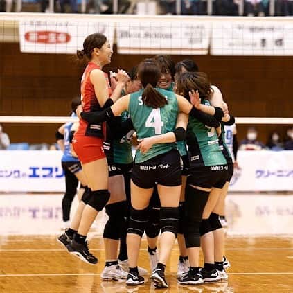 佐藤あり紗さんのインスタグラム写真 - (佐藤あり紗Instagram)「. . . #1枚目のみんなの表情すき #多分転びながらアウトのジャッジをした時の写真 #嬉しすぎるとジャンプする癖あり #特に三枚目まあまあジャンプしてる #プライベートで嬉しい時もジャンプしようかな #がんばる #バレーボール #佐藤あり紗 #宮城大好き」1月28日 21時38分 - arisa_chu