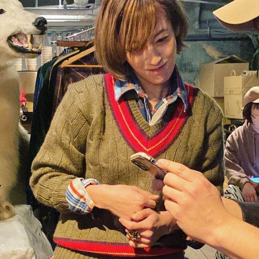 西山茉希さんのインスタグラム写真 - (西山茉希Instagram)「古き良きお洋服達に囲まれて。 着替えるたびにワクワクできる時間。 共有して一緒に楽しめる空間。  足を運んでくださった皆さん、 ありがとうございました。 🌈😊🌈  @railside_coffeevintage  @sugiuraryoichi   いっぱい色んなところに行けたらいいなって思って完。  #お陰様で幸あり #💛  クルー一同、引き続き店頭企画叶えて行きます🏁🫡」1月28日 23時22分 - maki.nshiyama50