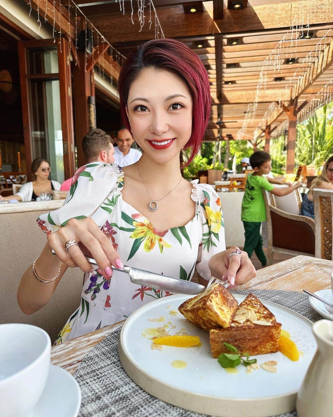 坂井雪乃さんのインスタグラム写真 - (坂井雪乃Instagram)「nom nom🥞🍞🫖💛✨✨  SUNDARAのテラスで海風と日差しが心地いい至福の朝ごはんでした😋💓  安定のクロワッサンとフレンチトースト✌️✨  #朝食 #朝ごはん #朝ご飯 #breakfast #フレンチトースト  #frenchtoast  #yukino_travels」1月29日 10時36分 - yukino_sakai