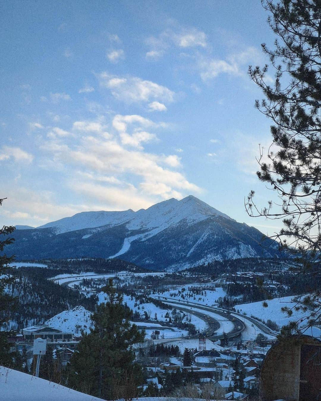 レイチェル・クックさんのインスタグラム写真 - (レイチェル・クックInstagram)「Colorado winter 🤤 But also 🥶」1月29日 10時48分 - rachelc00k