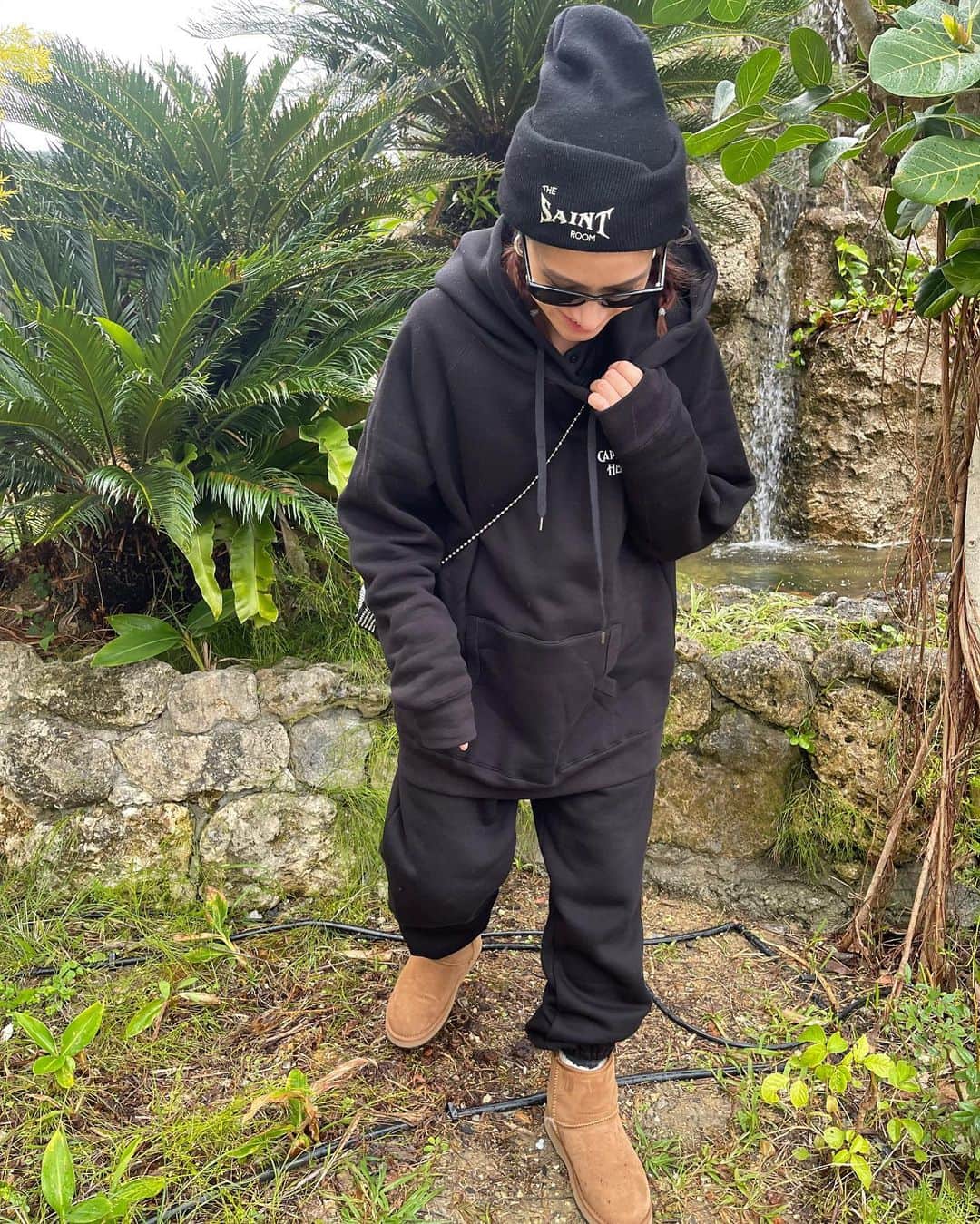 大森美知さんのインスタグラム写真 - (大森美知Instagram)「michi fashion🍂 沖縄ダウン着ないってきいたけど 普通にいるレベルに超絶寒い。  Knit #saintmxxxxxx  sweat #captainshelm  mouton boots #emuaustralia」1月29日 16時32分 - michi_oomori_official