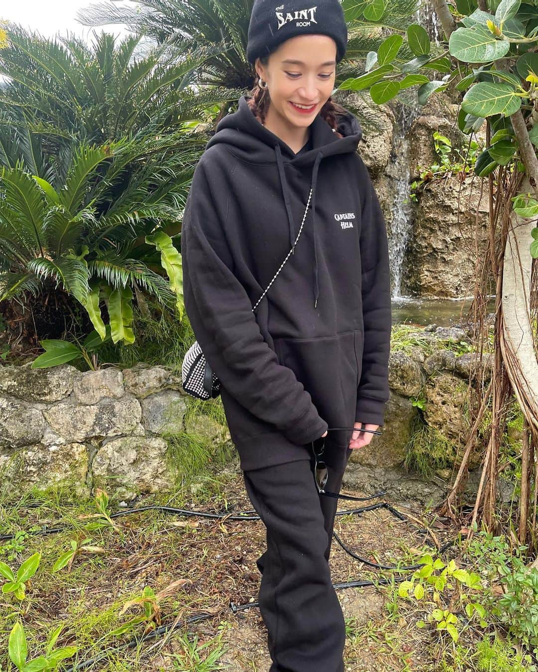 大森美知さんのインスタグラム写真 - (大森美知Instagram)「michi fashion🍂 沖縄ダウン着ないってきいたけど 普通にいるレベルに超絶寒い。  Knit #saintmxxxxxx  sweat #captainshelm  mouton boots #emuaustralia」1月29日 16時32分 - michi_oomori_official