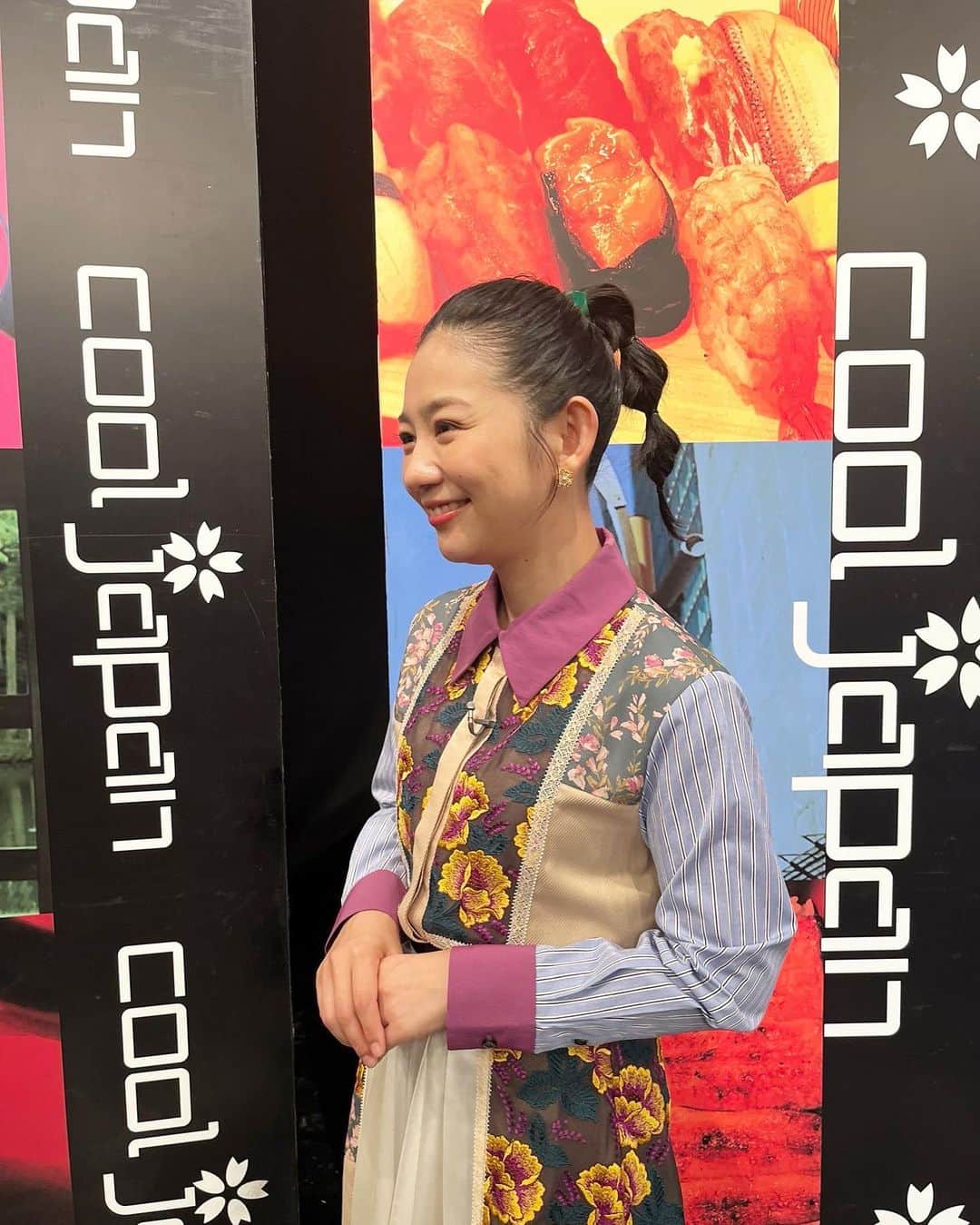 関根麻里さんのインスタグラム写真 - (関根麻里Instagram)「今回もトークがヒートアップしました！😆✨ なぜ下半身レギンスだけで歩く外国人女性が多いの？ 日本人は人に見せる字は丁寧に書くのに、外国人はあまり気にしていないのはどうして？ どうしてハンカチを持ち歩かない？ 海外では店員同士がおしゃべりしててもいいの？ #NHK #BS1 「#クールジャパン 外国人への大ギモン! 第4弾」  1月29日（日）午後6:00〜午後6:45 1月30日（月）午後5:00〜午後5:45 2月4日（土）午前7:00〜午前7:45  dress @adelly.tokyo earrings @ambrose__official shoes @himiko_shoes」1月29日 17時10分 - marisekine