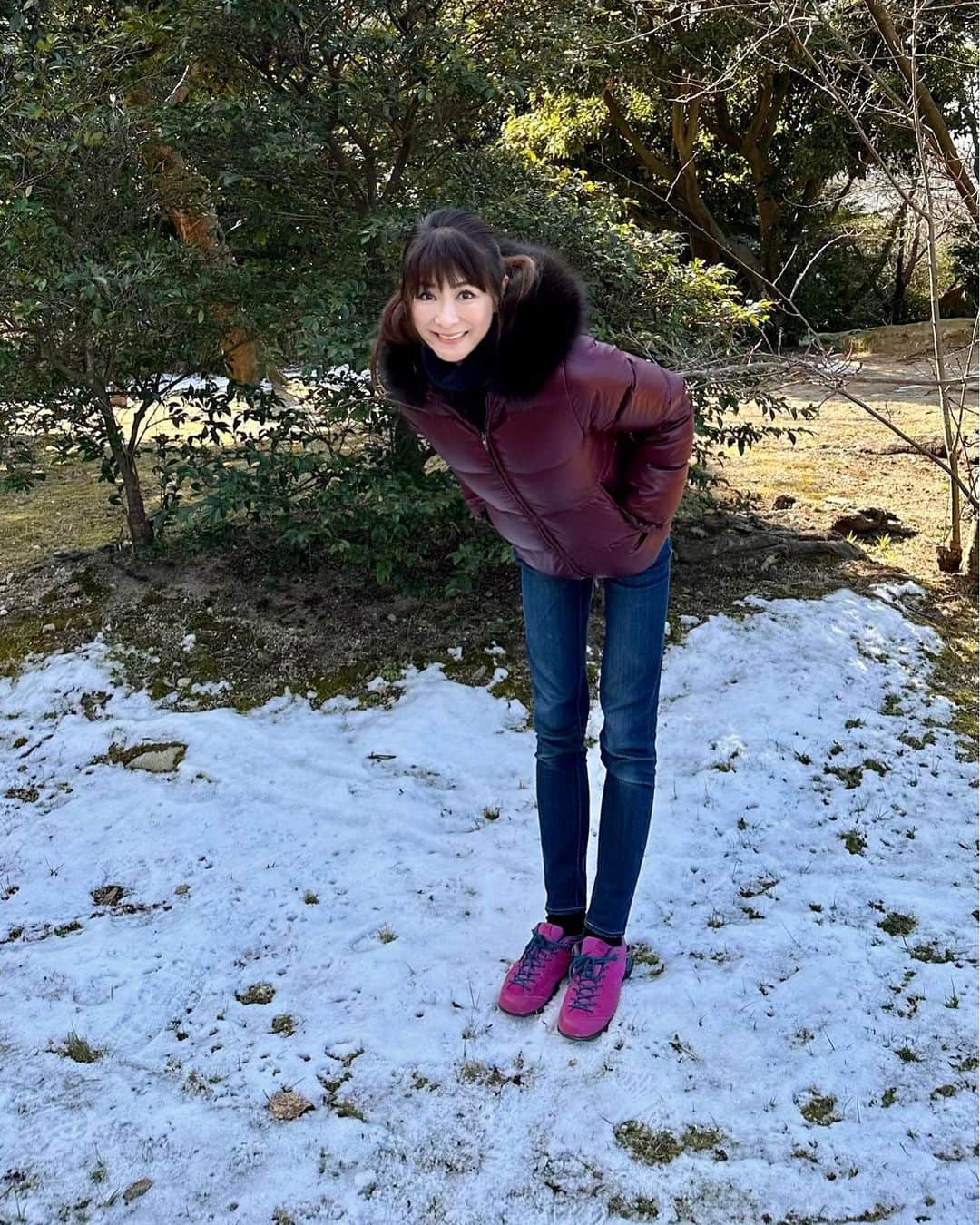 山田佳子さんのインスタグラム写真 - (山田佳子Instagram)「先日の寒波で降った雪がまだ溶けてない…☃️ まだまだ寒さが続きますね😂 ⁡ #寒波  #雪❄️  #まだ残ってる  #冷たい風 #だけど #凛として #気持ちよい #冬のお散歩 #1月」1月29日 20時10分 - yoshiko117