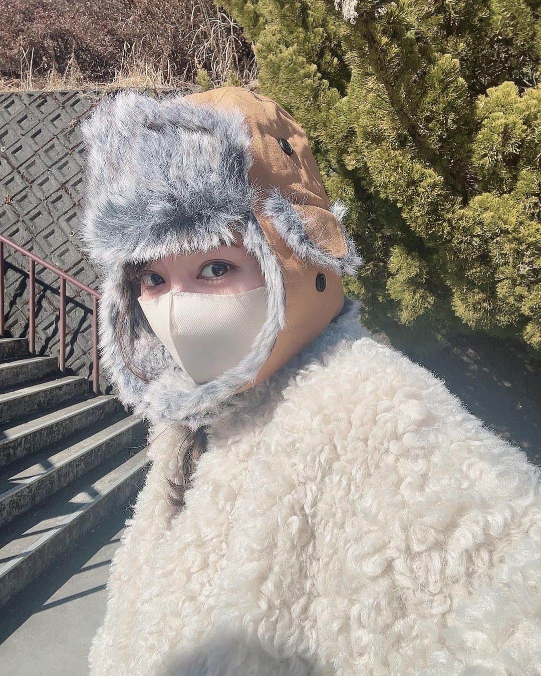 山田菜々さんのインスタグラム写真 - (山田菜々Instagram)「三峯神社へ✨  いつも同じメンバーで行くねんけど、 誰かが行こって言うといつもその場で ぽんぽんっと予定が決まって決行されるの🤔✨  だからなんとなく行きたくなったときが タイミングだと思って行ってます😌🫰🏻  すごい快晴で思ってたよりあったかくて、 片道3時間ちょいのドライブだけど 楽しく過ごせましたっ♡  急遽お友達たちが前日に泊まりにくることになって 7:00に起きて8:00出発のはずが 誰も起きれず8:00に起きたけど 日曜日だし問題なーしっ！笑  2.3枚目がお気に入りです✨」1月29日 22時12分 - tannana.yamada