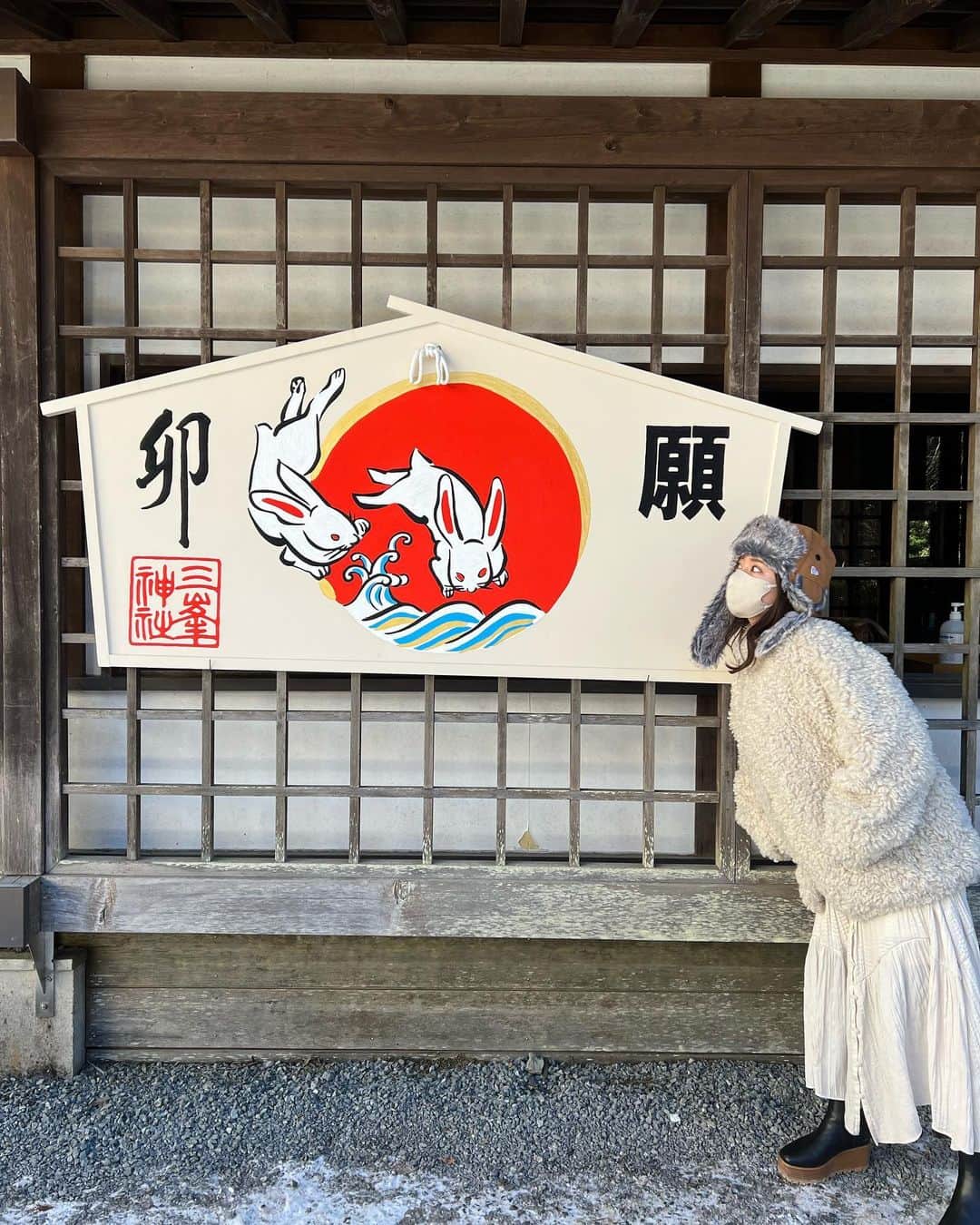 山田菜々さんのインスタグラム写真 - (山田菜々Instagram)「三峯神社へ✨  いつも同じメンバーで行くねんけど、 誰かが行こって言うといつもその場で ぽんぽんっと予定が決まって決行されるの🤔✨  だからなんとなく行きたくなったときが タイミングだと思って行ってます😌🫰🏻  すごい快晴で思ってたよりあったかくて、 片道3時間ちょいのドライブだけど 楽しく過ごせましたっ♡  急遽お友達たちが前日に泊まりにくることになって 7:00に起きて8:00出発のはずが 誰も起きれず8:00に起きたけど 日曜日だし問題なーしっ！笑  2.3枚目がお気に入りです✨」1月29日 22時12分 - tannana.yamada