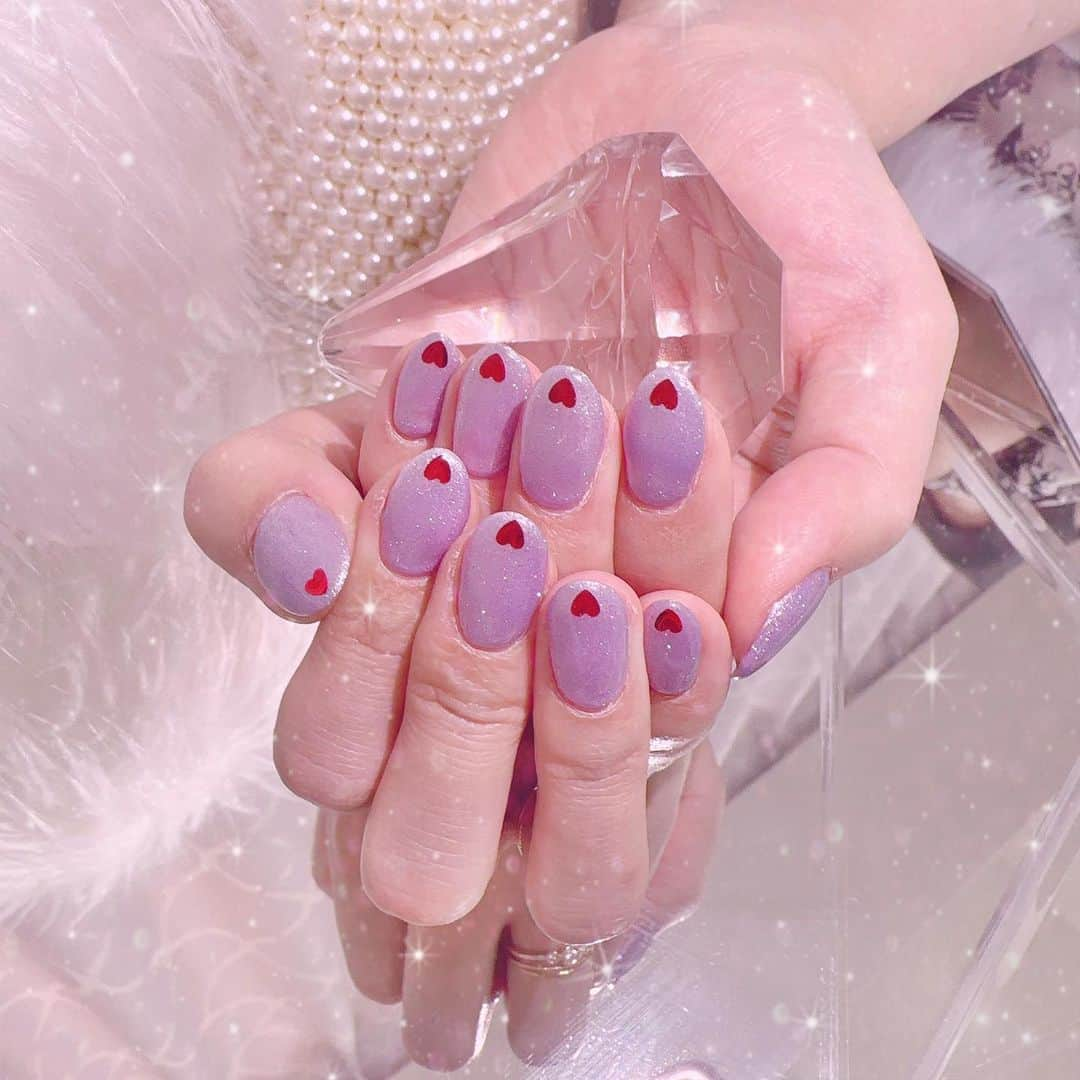 吉川ちえさんのインスタグラム写真 - (吉川ちえInstagram)「【🦄💜🦄💜🦄💜🦄💜】 . ネイル💅変えてきたよ⭐️ アンククロスネイル池袋 ( @ankhcross_nail )で ちょっと早めのバレンタインネイル🍫❤️ . パープル✖️赤が可愛い😘💓 先端ハートデザインでバレンタイン意識🎀🧸 . 可愛すぎてお気に入り👼💕 . #アンククロスネイル #ankhcrossnail #ネイル #nail #ネイルデザイン #nails #naildesign  #ハートネイル #heartnails  #先端ハートネイル  #バレンタインネイル」1月30日 0時18分 - yoshikawachie_16