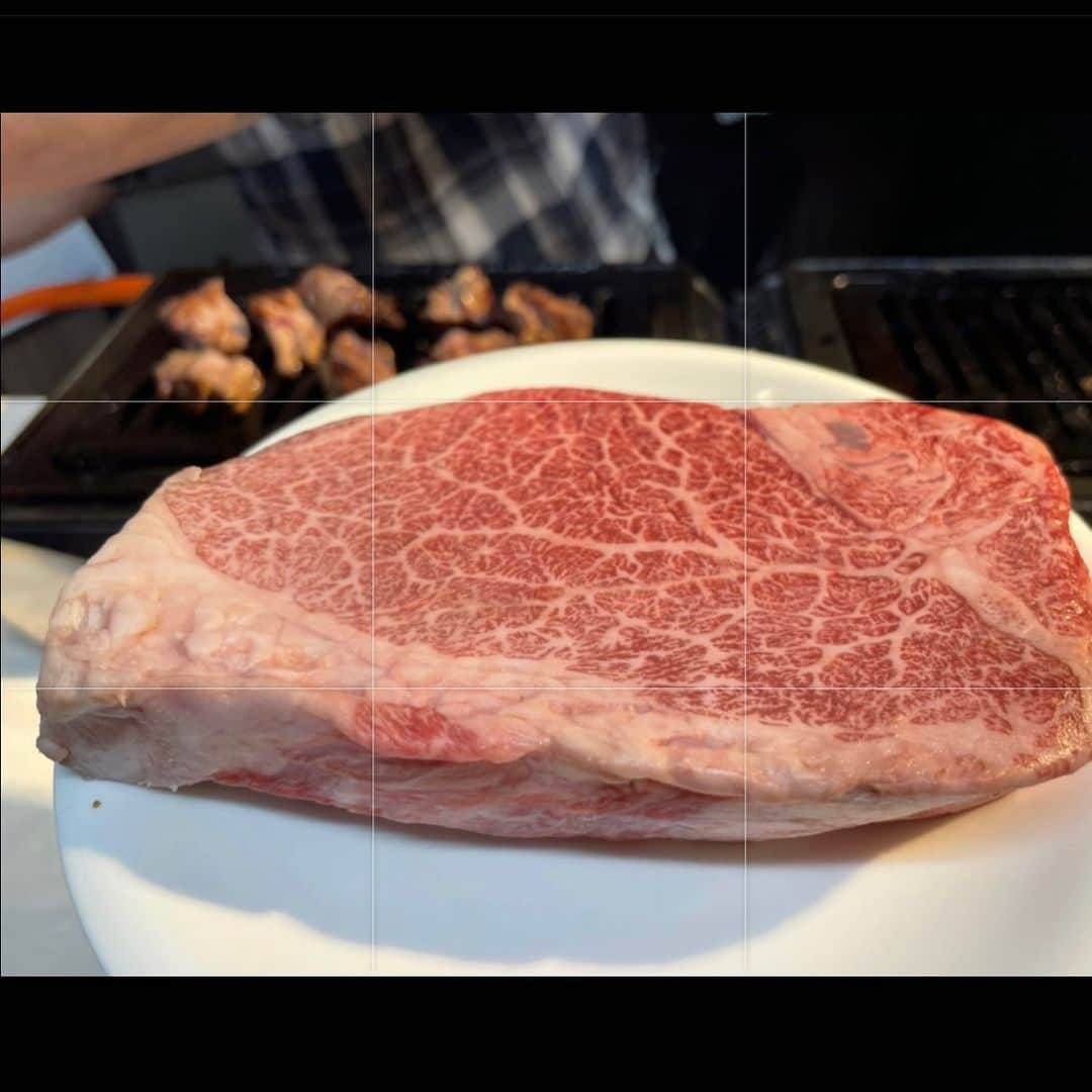 モモコさんのインスタグラム写真 - (モモコInstagram)「親戚みたいに家族ぐるみのお付き合いのご家族とおさむちゃんに連れてもらいました💕 パパは、初めてで喜んでました😍 美味しかったぁ❗️  #ハイヒールモモコ #👠 #👠🍑 #CHANEL #シャネラー #グルメ #アメブロ  #YouTube #モモコ新聞 #生ホルモン処おさむちゃん。」1月30日 16時18分 - highheel_momoko